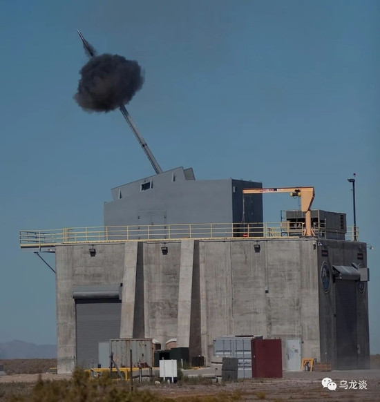 Sau khi có được hợp đồng phát triển đầu tiên trị giá 376 triệu USD vào năm 2005, Hải quân Mỹ đã phân bổ gần 1 tỷ USD cho BAE Systems và Lockheed Martin để phát triển loại pháo hải quân tiên tiến này.