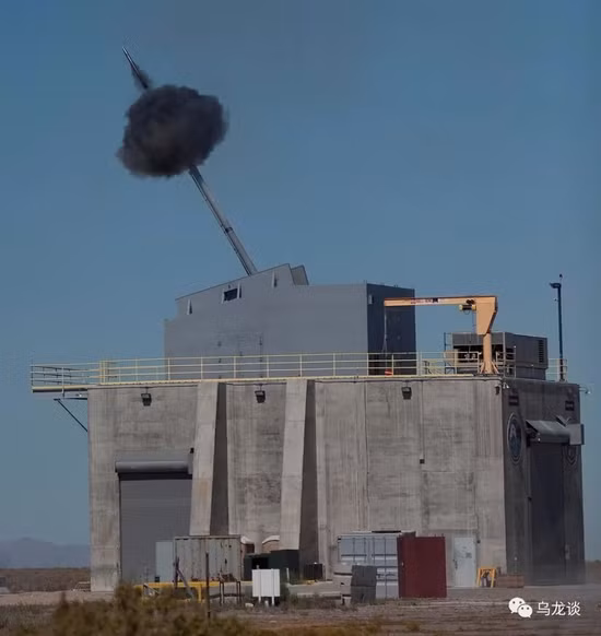 Sau khi có được hợp đồng phát triển đầu tiên trị giá 376 triệu USD vào năm 2005, Hải quân Mỹ đã phân bổ gần 1 tỷ USD cho BAE Systems và Lockheed Martin để phát triển loại pháo hải quân tiên tiến này.