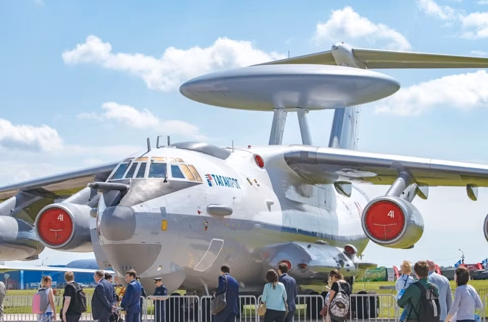 Tuy nhiên để đáp ứng yêu cầu của chiến trường, Nga vẫn cần khôi phục thêm hai chiếc A-50 hiện đang ở dạng niêm cất từ thời Liên Xô và chiếc bị phá hỏng ở Belarus. Theo một số ước tính, Nga hiện có khoảng 40 chiếc máy bay A-50, nhưng chỉ có 6 chiếc sẵn sàng hoạt động (một số nguồn tin cho là 5 chiếc).