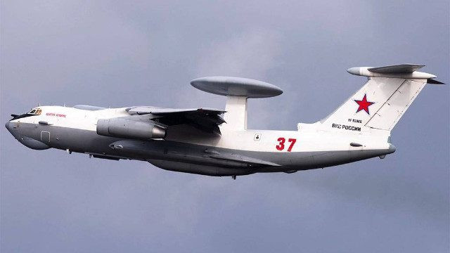 Thứ hai, trong một số trường hợp, cấu trúc của máy bay có thể cần phải được sửa đổi để phù hợp với khí tài mới. Điều này có thể liên quan đến công việc kỹ thuật đáng kể, có khả năng liên quan đến việc thiết kế lại hoặc tái thiết các bộ phận của máy bay. Những thay đổi như vậy đòi hỏi thời gian và chuyên môn đáng kể.