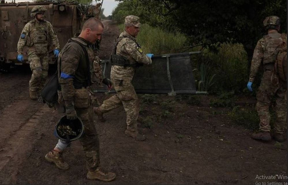 Tuy nhiên, do Quân đội Ukraine không có đủ công sự ở phía đông sông Vovcha, một số lượng lớn các đơn vị rút về đây không còn có thể trụ vững ở tuyến phòng thủ thứ hai, khi Lữ đoàn bộ binh cơ giới số 4 của Nga đang nhanh chóng tiến về phía tây về phía nam Novoselivka Persha, ngăn quân Ukraine rút lui về phía Tây sông Vovcha. 