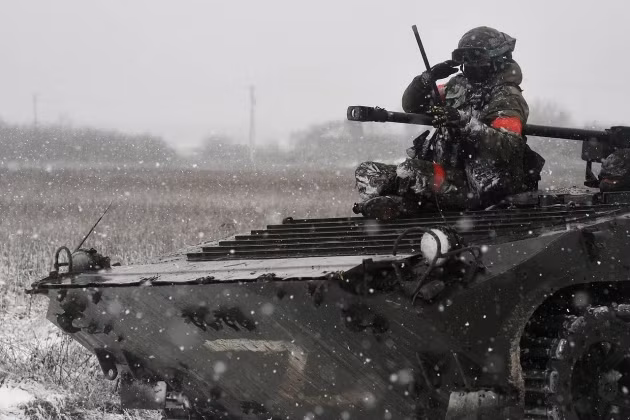 Hiện tại quân Nga mới bắt đầu khởi động chiến dịch tấn công. Gần Kupyansk, 500 xe tăng cùng các đơn vị khác nhau đã được tập hợp; chiến dịch tấn công của quân Nga hứa hẹn sẽ rất ác liệt và họ chỉ dừng lại khi giành chiến thắng, ông Karasev nói. 