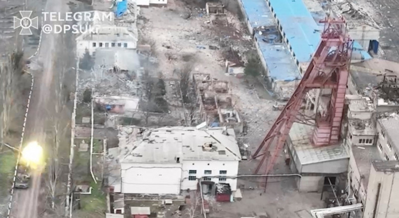 Tất cả những dấu hiệu trên cho thấy, dù Quân đội Ukraine có thừa nhận hay không thì cũng không thể thay đổi được sự thật rằng Soledar, một thị trấn quan trọng ở vùng Bakhmut, đã rơi vào tay quân đội Nga. Và những người lính Ukraine không kịp rút cũng rất có khả năng bị xóa sổ, vì họ “không có thời gian và cơ hội để sơ tán”.