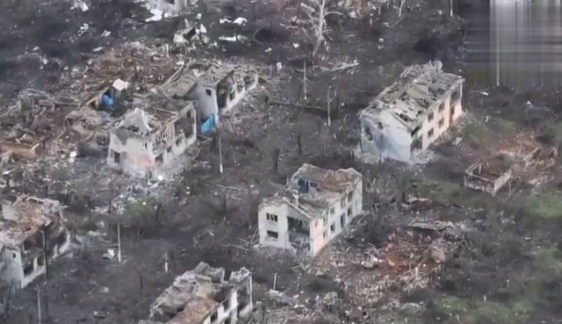 Mặc dù Quân đội Ukraine vẫn có những tuyên bố cứng rắn, nhưng thực tế không thể che giấu rằng họ đã để mất thị trấn quan trọng Soledar. Ngay cả giới truyền thông phương Tây, vốn luôn ủng hộ lập trường của Ukraine cũng phải thừa nhận rằng, tình hình quân đội Ukraine ở Soledar rất bất lợi.