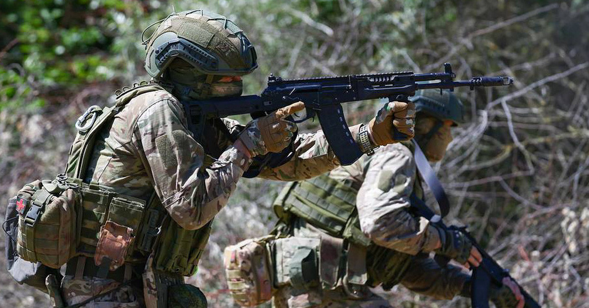 Lữ đoàn đặc biệt này có trên một nghìn quân là lính tình nguyện, tất cả đều là cựu binh Nga đã trở lại phục vụ. Họ không phải là những người tàn nhẫn nhất trong chiến đấu, nhưng họ là những người xảo quyệt nhất và rất khéo léo trong chiến đấu.