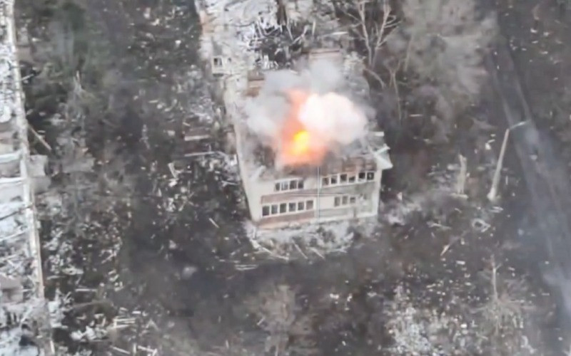 Hãng thông tấn Sputnik, dẫn lời Bộ Quốc phòng Nga cho biết, quân đội Nga (RFAF) đã chiếm được hoàn toàn Toretsk, một thành phố quan trọng ở phía tây tỉnh Donetsk. Toretsk là thị trấn lớn nhất trong toàn bộ khu đô thị Toretsk, với dân số 35.000 người vào đầu cuộc chiến năm 2022.