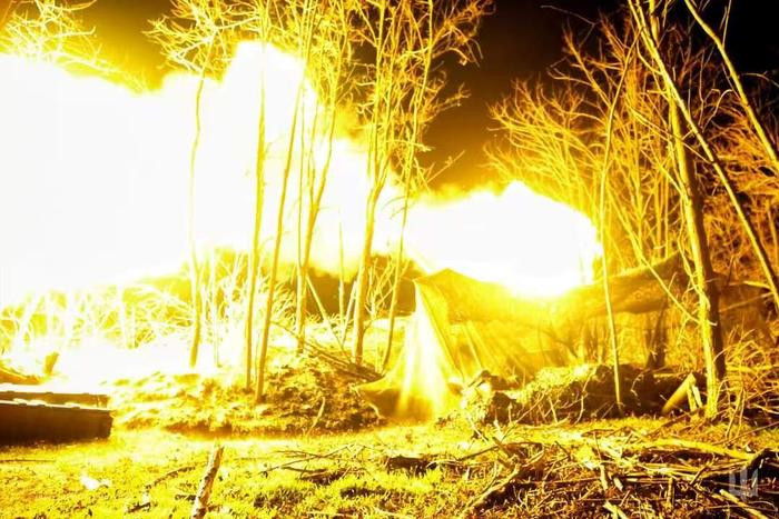 Khi RFAF chiếm được Toretsk, họ sẽ trực tiếp đe dọa thành phố Kostiantynivka, một trong ba vị trí cốt lõi còn lại của AFU ở khu vực Donbass; lúc này, Kostiantynivka phải chịu sức tiến công từ hai bên là Toretsk và Chasov Yar. Cuộc tấn công vào ba vị trí cốt lõi của AFU ở khu vực Donbas sẽ sớm bắt đầu và đây sẽ là trận chiến quyết định ở Donbass. (nguồn ảnh Topwar, Liveuamap, Ukrinform, Sputnik).