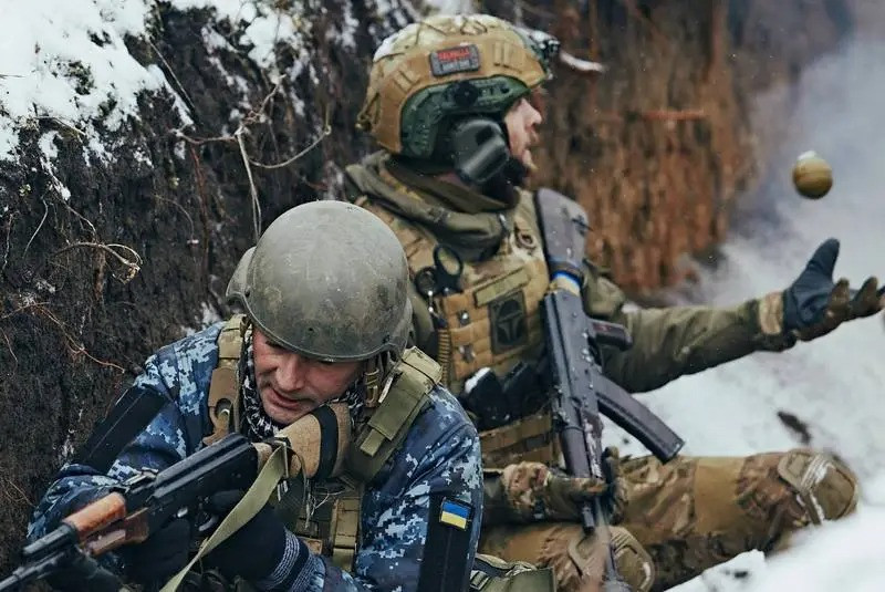 Tuy nhiên, lực lượng phản công của AFU tại khu vực Kursk hôm đó thực sự bị hạn chế, nhiều nhất không quá một nghìn quân, và đã đụng phải vòng vây “tường đồng, vách sắt” của RFAF, đã được xây dựng trong một thời gian dài.