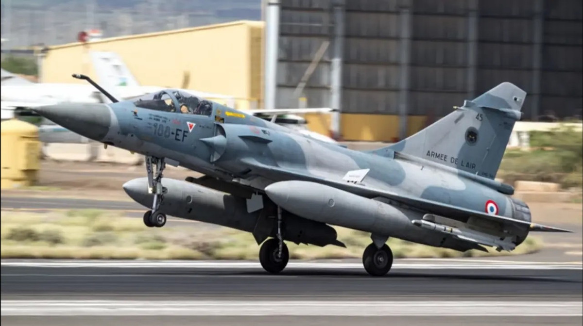 Tuy nhiên, ngay cả giới truyền thông Ukraine cũng thừa nhận rằng, những máy bay chiến đấu cũ này, giống như máy bay chiến đấu F-16 trước đó, sẽ không gây ra bất kỳ sóng gió nào trên chiến trường và cũng không giúp nhiều cho quân đội Ukraine. (Nguồn ảnh Topwar, Sputnik, Ukrinform). 