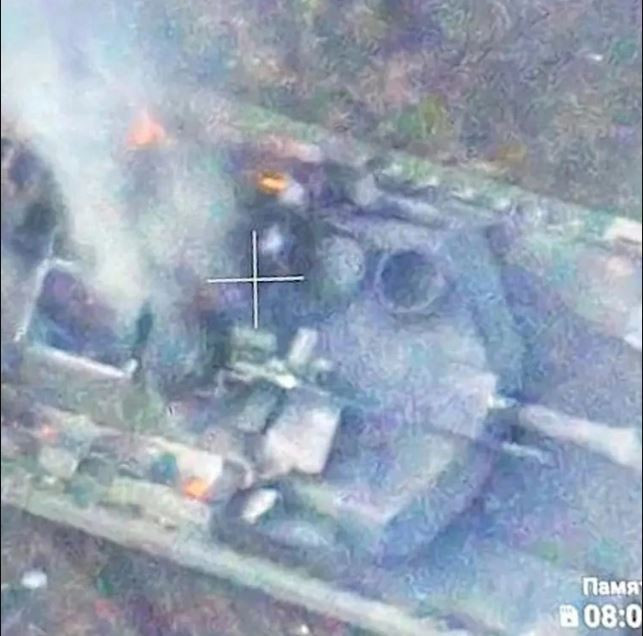 Đến ngày 26/2, thông tin về chiếc xe tăng Abrams đầu tiên của Ukraine bị phá hủy gần làng Steppove ở phía tây bắc thành phố Avdiivka. Có nguồn tin cho rằng, chiếc xe tăng này mới chỉ tung vào chiến đấu ngày 25/2 và mới bắn được 3 viên đạn pháo. 