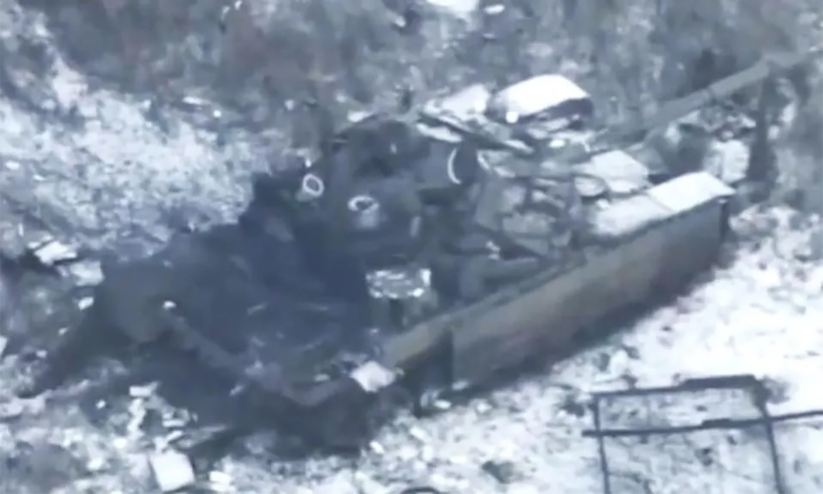 Sau khi pháo đài Avdiivka bị thất thủ vào ngày 17/2 vừa qua, quân Ukraine liên tục bị quân Nga đẩy lùi sâu về phía tây. Trước bối cảnh đó, Quân đội Ukraine đã buộc phải tung xe tăng M1A1 Abrams mà họ nhận được của Mỹ từ tháng 9 năm ngoái vào trận.