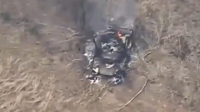 Một nguồn tin giấu tên cho biết: “Một UAV tự sát Lancet của tiêu diệt vào một chiếc xe tăng Abrams ở khu vực Avdiivka”. Tuy nhiên tình trạng của chiếc xe tăng vẫn chưa chắc chắn, liệu nó có bị phá hủy hoàn toàn hay chỉ bị hỏng và liệu Ukraine có thể cứu kéo nó thành công?