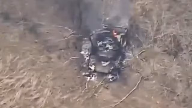 Một nguồn tin giấu tên cho biết: “Một UAV tự sát Lancet của tiêu diệt vào một chiếc xe tăng Abrams ở khu vực Avdiivka”. Tuy nhiên tình trạng của chiếc xe tăng vẫn chưa chắc chắn, liệu nó có bị phá hủy hoàn toàn hay chỉ bị hỏng và liệu Ukraine có thể cứu kéo nó thành công?