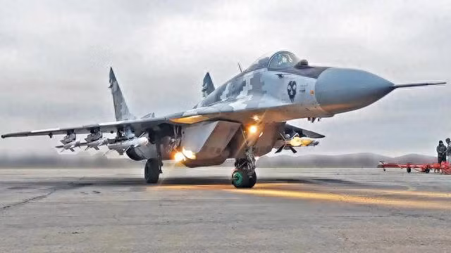 Dù Bộ Quốc phòng Nga không nói rõ nguyên nhân khiến MiG-29 Ukraine bị bắn rơi, nhưng các chuyên gia quân sự chỉ ra rằng, đó có thể là một cuộc phục kích trên không, khiến phi công chiến đấu của Ukraine bất ngờ và không có thời gian để phòng thủ.