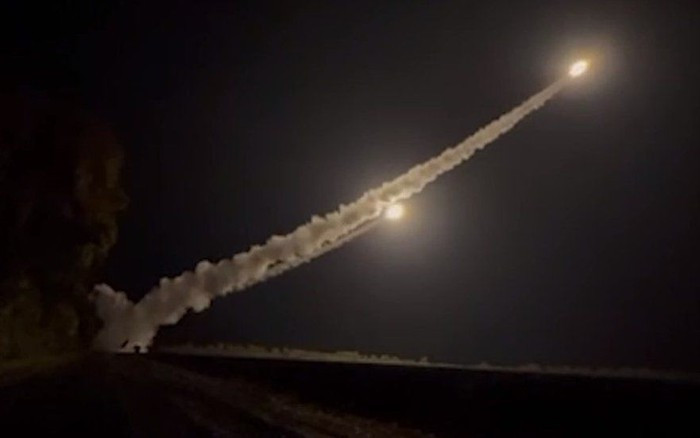 Cuộc tấn công bằng tên lửa ATACMS của Ukraine, có khả năng buộc Quân đội Nga một lần nữa phải di chuyển các căn cứ tác chiến cũng như các nút chỉ huy và kiểm soát ra xa tiền tuyến, từ đó làm tăng gánh nặng cho chuỗi bảo đảm hậu cần. 