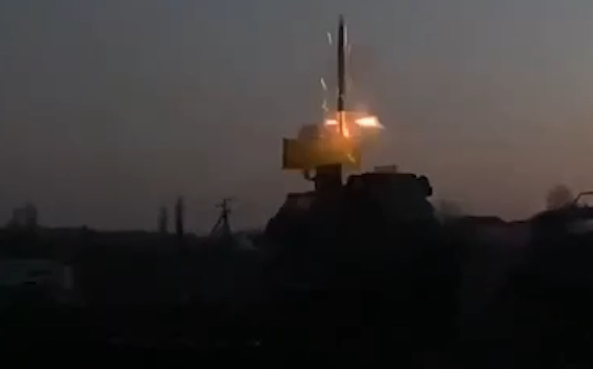 Tor có thể tiêu diệt các mục tiêu là máy bay, trực thăng, tên lửa hành trình, vũ khí điều khiển chính xác, máy bay không người lái và tên lửa đường đạn tầm ngắn. Tor cũng là hệ thống phòng không đầu tiên trên thế giới, được thiết kế để có thể tiêu diệt tên lửa hành trình phóng từ trên không như AGM-86.