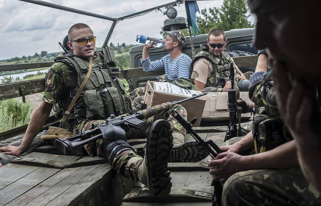 Hoạt động của các hệ thống tác chiến điện tử của Nga, đã gây nhiễu và làm tê liệt toàn bộ hệ thống thông tin liên lạc của Quân đội Ukraine, cũng được ghi nhận.