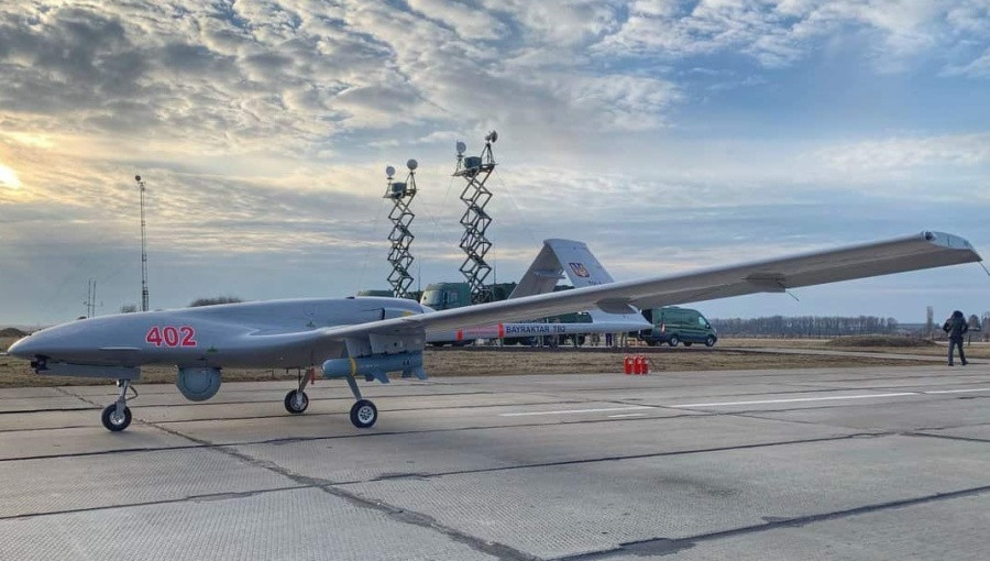 Bộ Quốc phòng Nga, cũng xác nhận thông tin được công bố trước đó, đã có 4 máy bay không người lái tấn công Bayraktar TB2 và 1 trực thăng chiến đấu (hiện chưa rõ là loại nào) của Quân đội Ukraine bị bắn rơi.