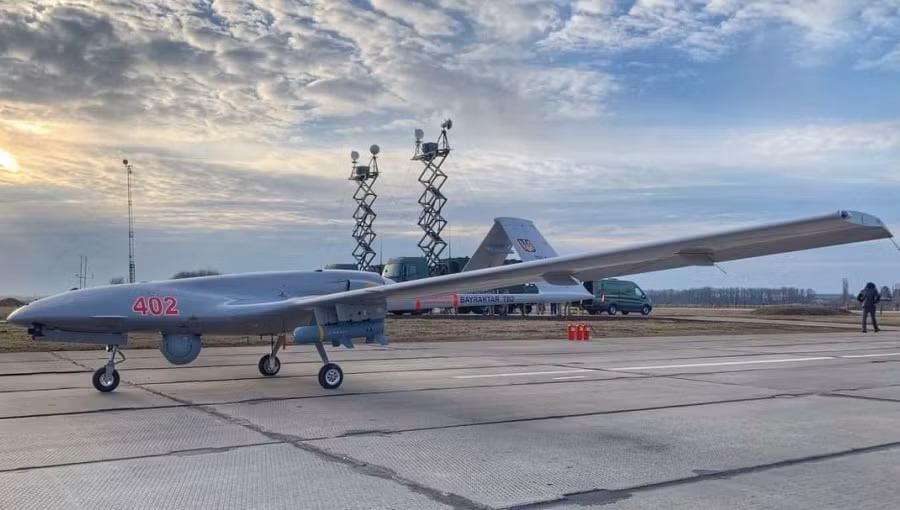 Bộ Quốc phòng Nga, cũng xác nhận thông tin được công bố trước đó, đã có 4 máy bay không người lái tấn công Bayraktar TB2 và 1 trực thăng chiến đấu (hiện chưa rõ là loại nào) của Quân đội Ukraine bị bắn rơi.