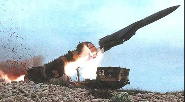 Các hình ảnh phóng to thu hút sự chú ý đến những tàn tích đáng kể của tên lửa P-35. Tên lửa này thực sự là vũ khí “hoành tráng” nhờ chiều dài tới 10 mét và trọng lượng phóng 4 tấn. 