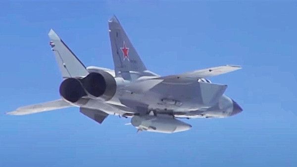 Với thông tin tình báo mặt đất, trên không được báo về theo thời gian thực, khi đoàn tàu chở đầy vũ khí đang băng qua các cây cầu bắc qua Dnieper, thì tiêm kích MiG-31I sẽ lập tức lao tới mục tiêu phóng tên lửa siêu thanh. Khi đó chắc chắn cầu vượt sông sẽ bị phá hủy. 