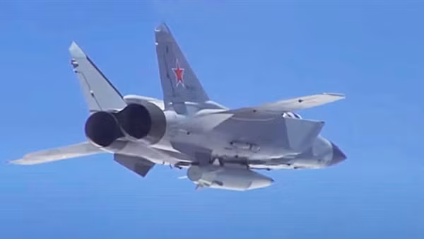 Với thông tin tình báo mặt đất, trên không được báo về theo thời gian thực, khi đoàn tàu chở đầy vũ khí đang băng qua các cây cầu bắc qua Dnieper, thì tiêm kích MiG-31I sẽ lập tức lao tới mục tiêu phóng tên lửa siêu thanh. Khi đó chắc chắn cầu vượt sông sẽ bị phá hủy. 