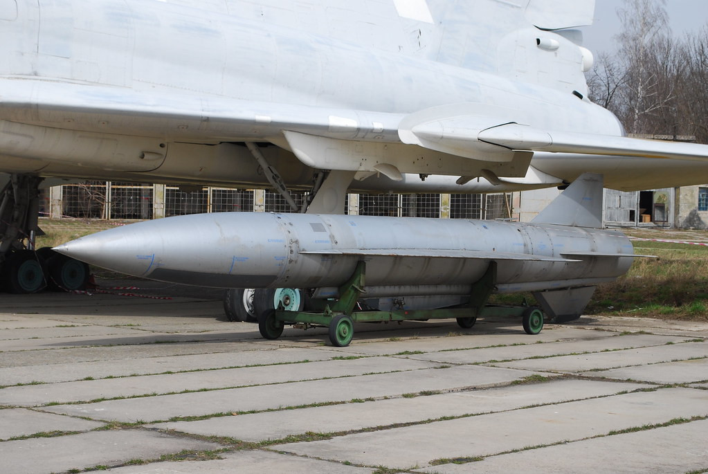 Trong mọi trường hợp, có một cảm giác sợ hãi trong các bài báo trên truyền thông Ukraine về tên lửa hành trình hạng nặng của Nga. Trong trường hợp các cây cầu Dnieper bị phá hủy, tình hình của Quân đội Ukraine ở miền Đông nước này sẽ trở nên khó khăn hơn rất nhiều. 