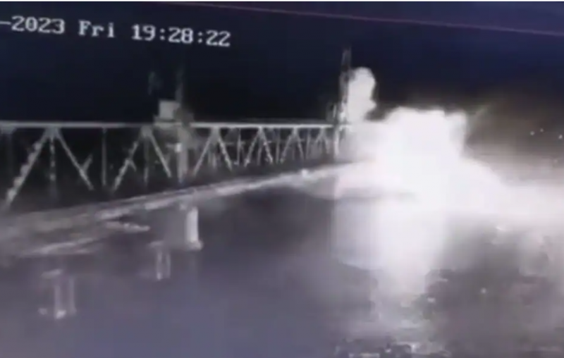 Theo các kỹ sư, cầu Zatoka được xây dựng từ thời Xô Viết với mức độ an toàn rất lớn. Kỹ thuật này hoàn toàn áp dụng cho các cây cầu chiến lược khác trên Dnieper. Nhưng có vẻ như các cây cầu trên sông Dnepr sớm phải lĩnh đòn tên lửa hạng nặng của Nga, nếu cuộc chiến còn tiếp diễn.