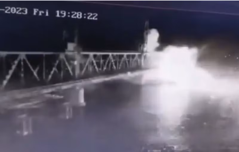 Theo các kỹ sư, cầu Zatoka được xây dựng từ thời Xô Viết với mức độ an toàn rất lớn. Kỹ thuật này hoàn toàn áp dụng cho các cây cầu chiến lược khác trên Dnieper. Nhưng có vẻ như các cây cầu trên sông Dnepr sớm phải lĩnh đòn tên lửa hạng nặng của Nga, nếu cuộc chiến còn tiếp diễn.