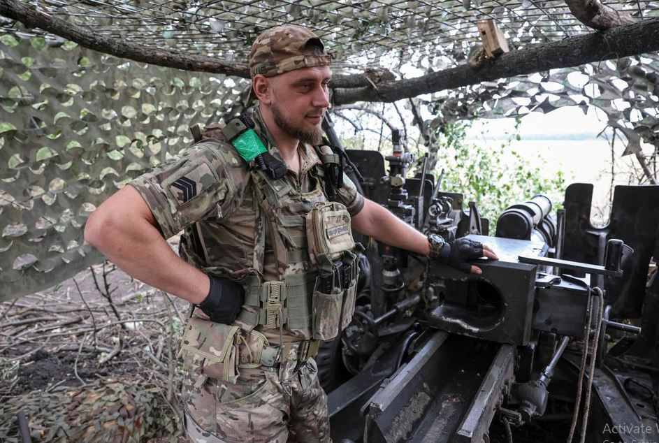 Vào thời điểm quan trọng như vậy, Tướng Syrsky đang cố gắng tranh thủ thời gian và không gian để tăng cường phòng thủ, hỗ trợ hậu cần cho lực lượng bị bao vây và cứu thành phố Pokrovsk. Tuy nhiên, thế và lực của Quân đội Ukraine xung quanh Pokrovsk rất mong manh. Bộ Tổng tham mưu ở Kiev đang cân bằng giữa ít nhất hai chiến dịch lớn là phòng thủ Pokrovsk và xâm chiếm vùng Kursk.