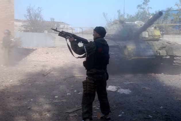 Khodakovsky nói: “Hiện Quân đội Ukraine đã tập trung binh hỏa lực tới mức tối đa, và chỉ chờ có lệnh, họ ngay lập tức chiếm hữu một số vị trí quan trọng của chúng tôi.