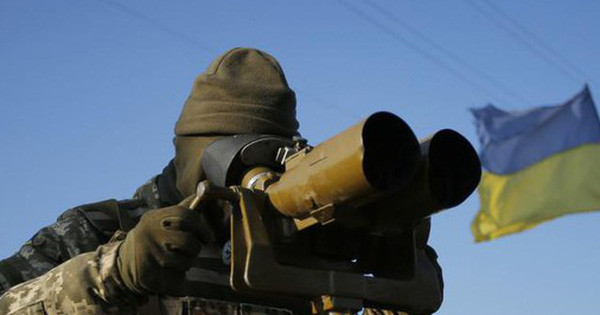 Theo các ước tính khác nhau, ít nhất hai tiểu đoàn xe tăng của Quân đội Ukraine, vài chục khẩu pháo phản lực phóng loạt BM-21, cùng pháo binh các cỡ và vài nghìn quân Ukraine hiện đang được triển khai ở phía tây bắc của Donetsk. Tuy nhiên, cuộc tấn công vào Donetsk là không thể trong thời gian ngắn.