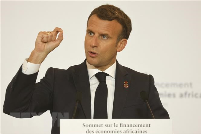 Theo báo "Bưu điện Washington" của Mỹ, ông Macron đã phát biểu ý kiến trên tại một cuộc tiếp xúc cử tri, được tổ chức tại xã Poissy (thuộc Paris). Macron nhấn mạnh rằng, người dân của tất cả các quốc gia trên thế giới cần được tôn trọng; sau đó, ông đề cập đến Nga và nói: "Nước Nga và người dân Nga cũng cần luôn được tôn trọng".