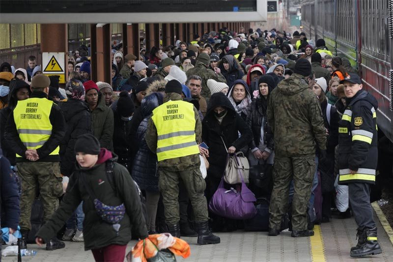 Để dập tắt sự bất mãn của Liên minh Châu Âu, Mỹ có thể tăng cường hỗ trợ tài chính cho những người tị nạn. Suy cho cùng, Mỹ đang cầm đầu khối phương Tây và tất nhiên Mỹ phải là quốc gia gương mẫu.