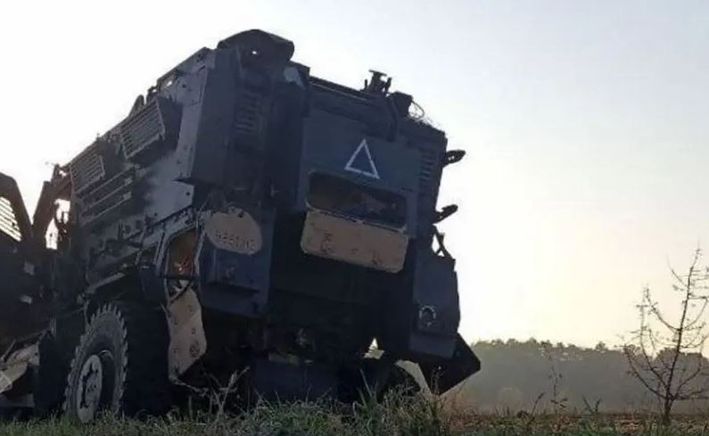 Trong khi đó, binh lính Quân đội Ukraine kêu ca rằng, ở khu vực Kursk mọi thứ đều chống lại họ: thời tiết, bùn lầy và sương mù. Hơn nữa, những loại xe cơ giới có nguồn gốc phương Tây đã không thể hoạt động trong bùn lầy. Mọi thứ giống hệt như tình hình Đức Quốc xã gần Moscow năm 1941.