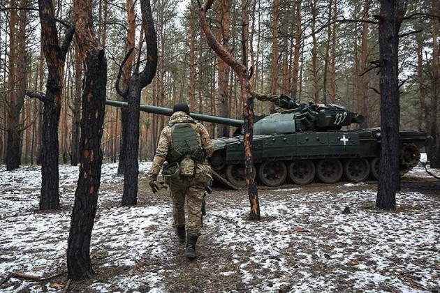 Các điểm cao, rừng rậm, đường phố cũng như kênh nước và những bình nguyên bằng phẳng… sẽ có lợi cho chiến đấu phòng ngự và khó khăn cho chiến đấu tiến công. Hiện Lữ đoàn bộ binh cơ giới số 92, 93 và 24 tinh nhuệ của Quân đội Ukraine đều đã có mặt ở Chasov Yar. 