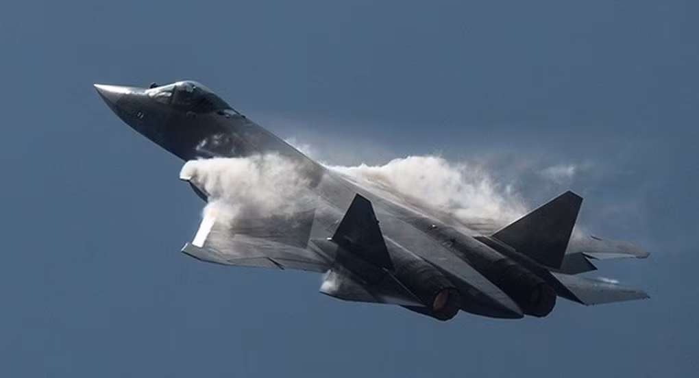Sự quan tâm của Iran đối với Su-57, phù hợp với mong muốn tăng cường năng lực quân sự của nước này, trong bối cảnh căng thẳng leo thang ở Trung Đông, đặc biệt là với Israel. Việc mua các máy bay chiến đấu tiên tiến như Su-57, sẽ tăng cường đáng kể sức mạnh của Iran, nhưng có thể làm gia tăng căng thẳng trong khu vực, nhất là đối với Israel và Saudi Arabia, khi cả hai đều cảnh giác với sức mạnh quân sự ngày càng tăng của Iran. 