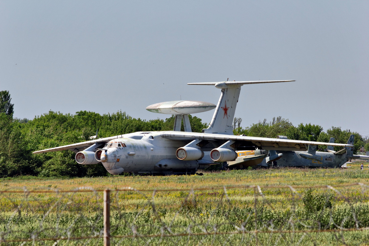 Về góc độ kỹ thuật, những chiếc AWACS A-50 của Nga đã được sản xuất trên 30 năm, hiệu suất của thiết bị điện tử được phát triển dựa trên trình độ công nghệ của Liên Xô trong những năm 1970, không phải là hiện đại vào thời điểm đó và nó đã hoàn toàn lạc hậu cho đến ngày nay.