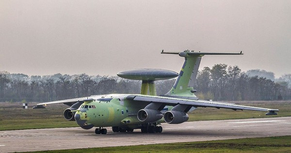 Không khó để nhận thấy rằng, thiết bị và công nghệ trên máy bay AWACS A-100 của Nga, sử dụng công nghệ hoàn toàn "hướng Tây". Tuy nhiên lệnh trừng phạt của phương Tây đối với Nga sau năm 2014, đã làm chậm quá trình phát triển A-100; đặc biệt là các linh kiện điện tử, nhất là các chip.