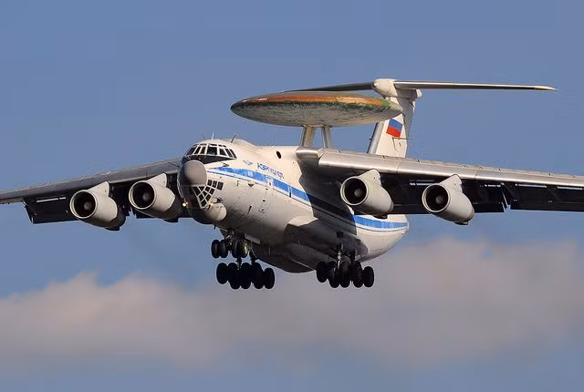 Số lượng máy bay AWACS được Không quân Liên Xô trang bị từ những năm 1960 cho đến khi tan rã với hai phiên bản chủ yếu. Phiên bản máy bay AWACS thế hệ thứ nhất Tu-126, Liên Xô sản xuất chỉ có hơn 10 chiếc và số lượng AWACS dòng A-50 thế hệ thứ hai là khoảng 40 chiếc (đến thời điểm Liên Xô tan rã năm 1991). 