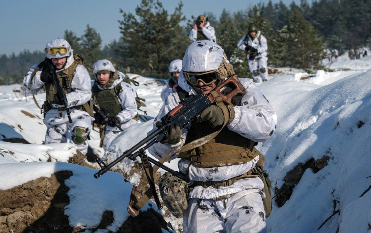 Mặc dù một số nguồn khác cũng đưa ra tin tức tương tự, nhưng không có nhiều thông tin cụ thể; chúng ta chỉ biết rằng, Quân đội Nga đã điều động quân tiếp viện, nhằm cố gắng chi viện cho các lực lượng thiện chiến đang bị quân Ukraine bao vây để phá vây.
