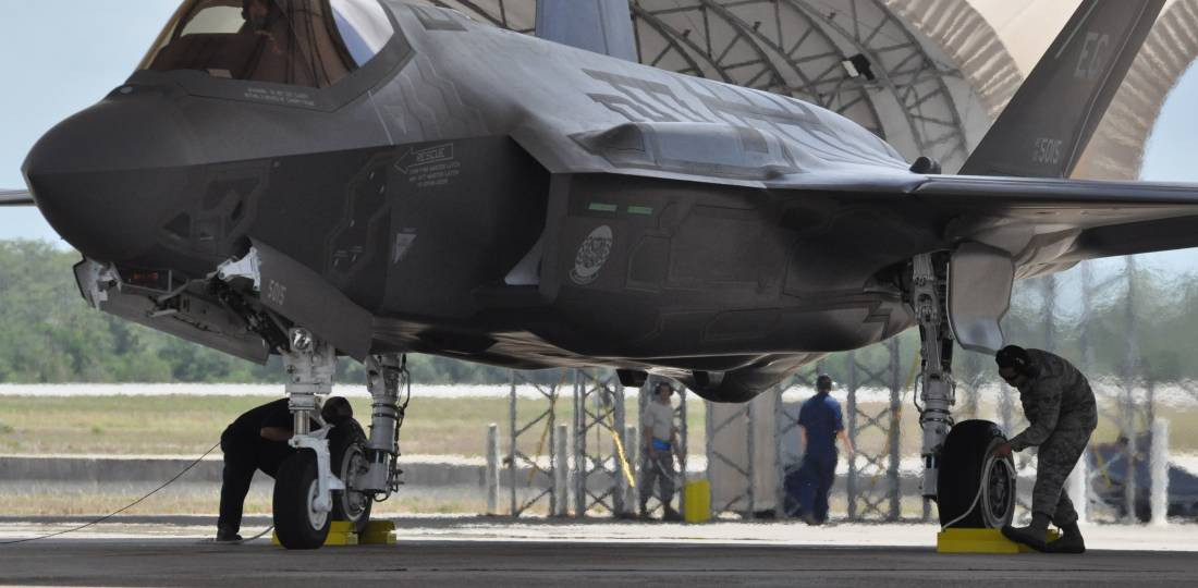 Theo một quan chức của Lực lượng Không quân Hàn Quốc, họ đã thảo luận với nhà sản xuất Lockheed Martin về những việc cần làm với chiếc máy bay bị tai nạn này. Quan chức này tuyên bố rằng, quyết định sửa chữa hay dỡ bỏ nó để lấy phụ tùng, sẽ được đưa ra sau khi cân nhắc các tác động kinh tế và an toàn. Ảnh: Aviation.