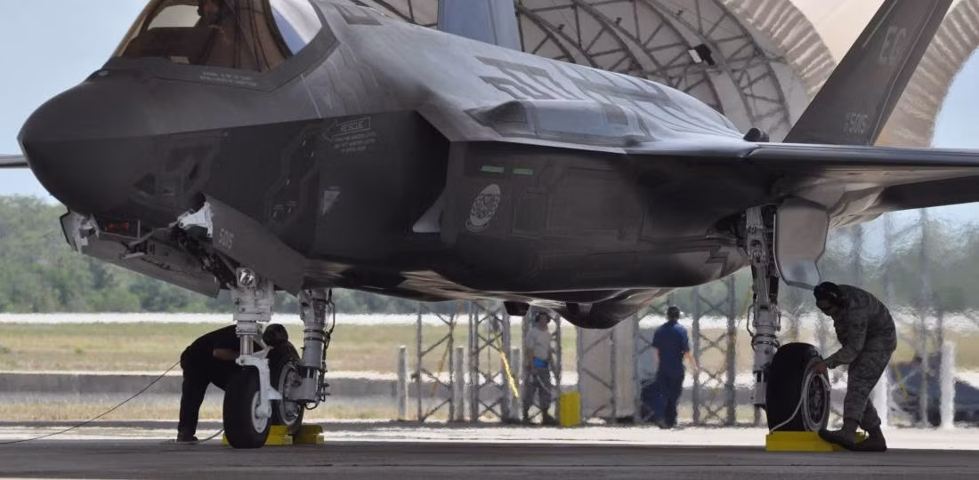 Theo một quan chức của Lực lượng Không quân Hàn Quốc, họ đã thảo luận với nhà sản xuất Lockheed Martin về những việc cần làm với chiếc máy bay bị tai nạn này. Quan chức này tuyên bố rằng, quyết định sửa chữa hay dỡ bỏ nó để lấy phụ tùng, sẽ được đưa ra sau khi cân nhắc các tác động kinh tế và an toàn. Ảnh: Aviation.