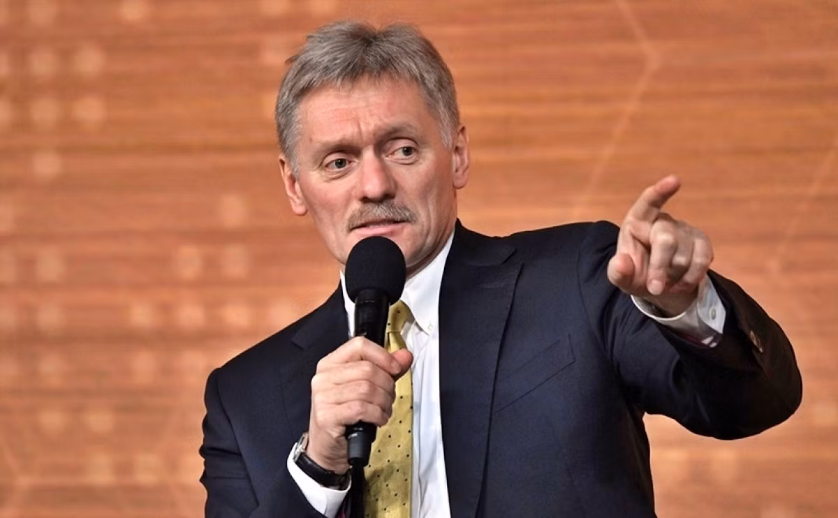 Người phát ngôn của Tổng thống Nga Dmitry Peskov cho biết về vụ rò rỉ tài liệu rằng, Nga không nghi ngờ gì về sự tham gia trực tiếp hoặc gián tiếp của Mỹ và NATO trong cuộc xung đột. Sự tham gia của họ vào cuộc xung đột Ukraine đang dần tăng lên. Nhưng điều này sẽ không ảnh hưởng đến kết quả của hoạt động quân sự đặc biệt. 