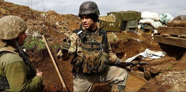 Để tái chiếm bán đảo Crimea và các khu vực hiện bị tuyên bố sáp nhập vào lãnh thổ Nga từ tháng 9 năm ngoái, Ukraine đã thành lập thêm ít nhất 8 lữ đoàn, với khoảng 40.000 quân. Người đứng đầu Bộ Nội vụ Ukraine Igor Klimenko thông báo rằng, quân đội Ukraine đã sẵn sàng cho các đợt phản công mạnh mẽ.