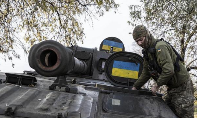 Trả lời phỏng vấn của các nhà báo Đức, Ngoại trưởng Mỹ Anthony Blinken cho biết, trong vài tuần tới, Quân đội Ukraine có thể tiếp tục tấn công. Theo ông, Ukraine sẽ tự quyết định và các đối tác của Ukraine nhấn mạnh vào hai mục tiêu: Giúp tổ chức một cuộc phản công và xây dựng tiềm năng trung và dài hạn của Quân đội Ukraine.