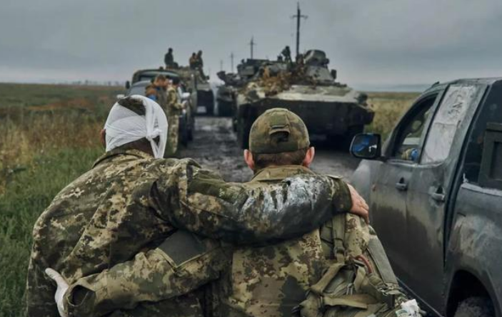 Ông Mirosnik nhấn mạnh, ông Blinken đang nói những điều vô nghĩa, nhằm cổ vũ quân đội Ukraine và gieo ảo tưởng về một kết thúc nhanh chóng cho cuộc xung đột.