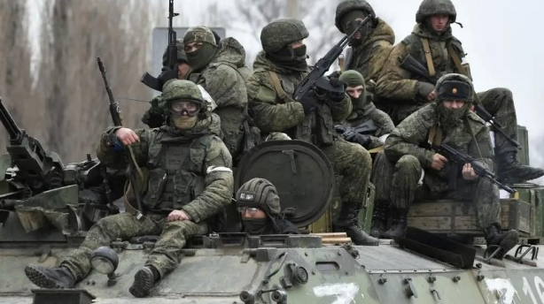 Nếu Mỹ tiếp tục gửi vũ khí đắt tiền đến Ukraine và phân bổ tiền, thì điều gì sẽ xảy ra? Nhà khoa học chính trị người Mỹ Dmitry Drobnitsky cho biết, đảng Cộng hòa ngày càng trở nên nghiêm túc trong việc nói về nguy cơ xung đột có thể lan rộng. 