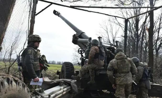 Phó Chánh Văn phòng Tổng thống Ukraine, Andrei Sibiga, nói với tờ Financial Times rằng, Ukraine "không loại trừ khả năng tràn ngập Crimea bằng quân sự". Theo ông, nếu Quân đội Ukraine tiếp cận được biên giới hành chính với Crimea, thì Ukraine sẵn sàng giải quyết xung đột bằng con đường ngoại giao.