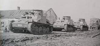 Năm 1941, Romania tham gia lực lượng phe Trục tấn công Liên Xô. Những chiếc xe tăng hạng nhẹ R-1 được biên chế vào các lữ đoàn kị binh Romania 1, 5, 6, 7, 8, 9, với mỗi lữ đoàn là 1 trung đội trinh sát từ 4-6 chiếc, trong đội hình Cụm Tập đoàn quân Nam của Đức, tấn công Odessa, Krym, Ukraine, Stalingrad.